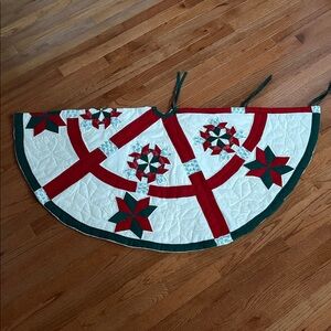 Quilted Christmas tree skirt